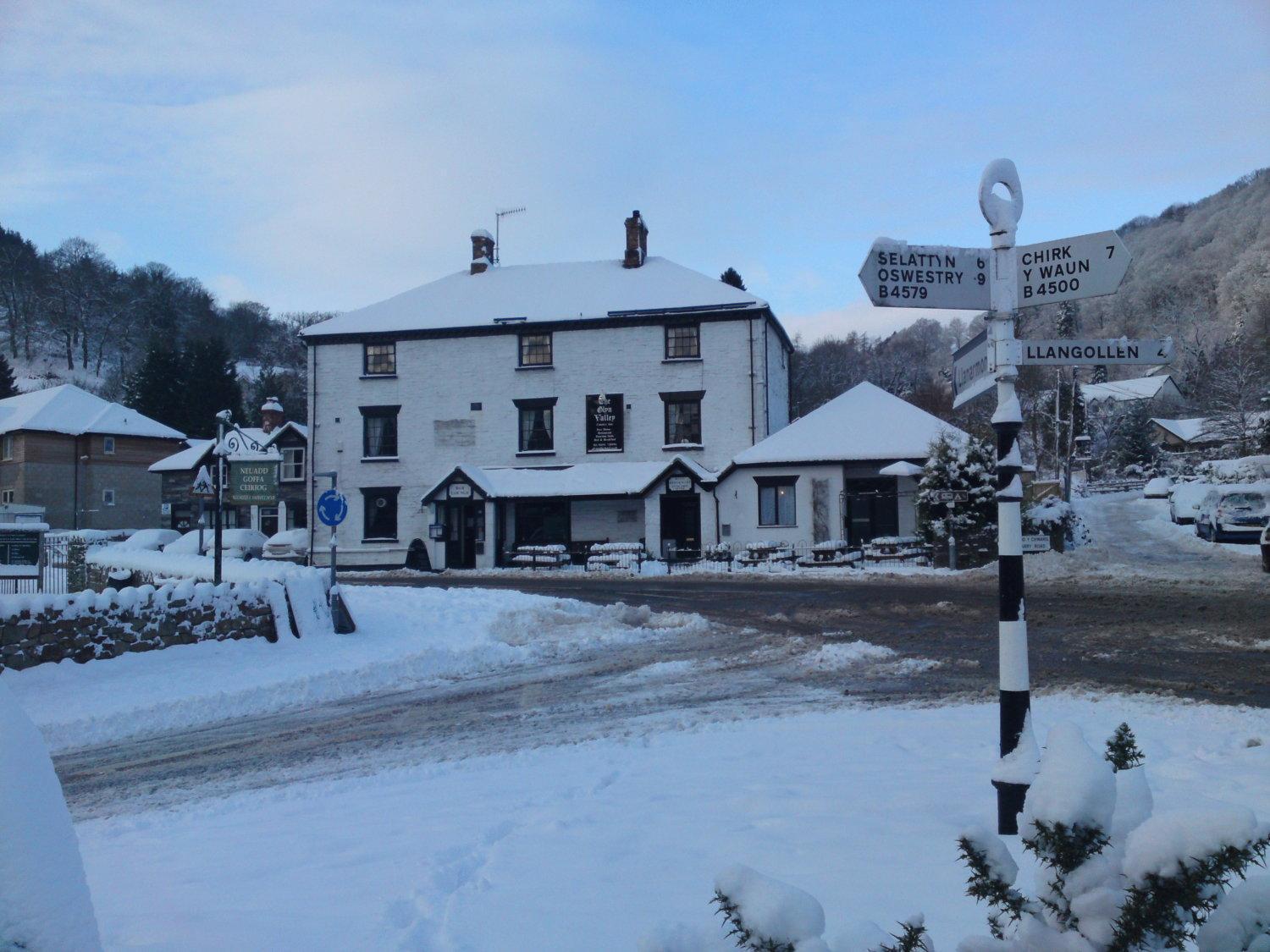 Oyo Glyn Valley Hotel Llansantffraid Llansantffraid Glyn Ceiriog Екстериор снимка